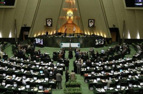 İran parlamentində dava düşdü - VİDEO