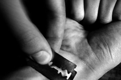 45 yaşlı kişi özünü doğradı - Sumqayıtda