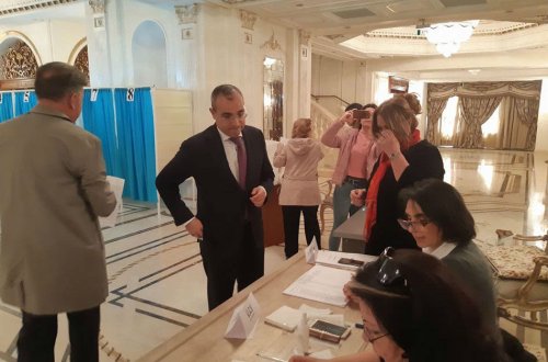 Mikayıl Cabbarov səs verdi