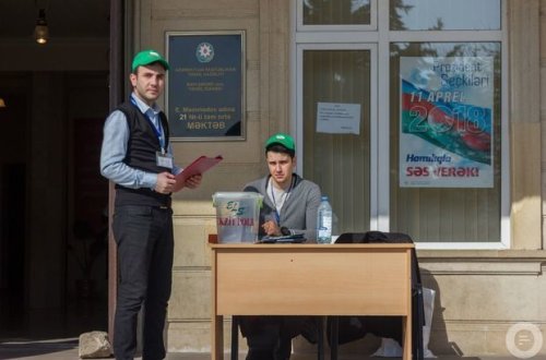 Gənc seçki məntəqəsində sürprizlə qarşılaşdı - FOTO