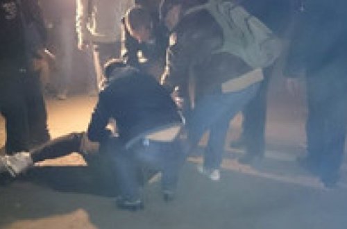 Bakıda orta yaşlı kişi bir neçə nəfər tərəfindən döyülərək bıçaqlanıb