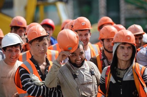 Türkmənlərə xaricdə işləmək qadağan olundu