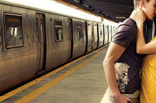 Polis ictimai nəqliyyatda əxlaqsızlıq edən cütlüyü axtarır - FOTO