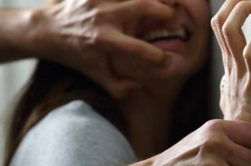 Futbolçuların olduğu qatarda TƏCAVÜZ QALMAQALI - 19 yaşlı qızı...