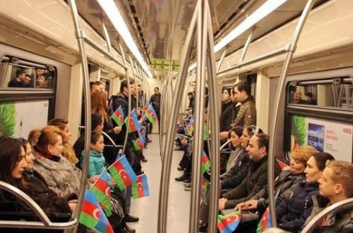 Bakı metrosunda möhtəşəm fləşmob - VİDEO