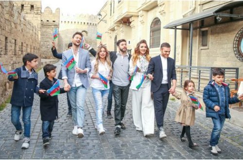 Müğənnilərimiz prezidenti təbrik etmək üçün klip çəkdirdi – VİDEO