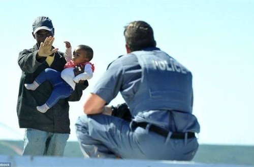 Qızını damdan atan afrikalını həbs gözləyir - FOTO