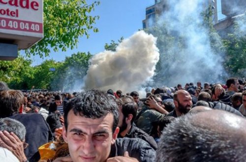 İrəvanda etirazçılar polisin “dur” əmrinə tabe olmadı - Canlı yayım