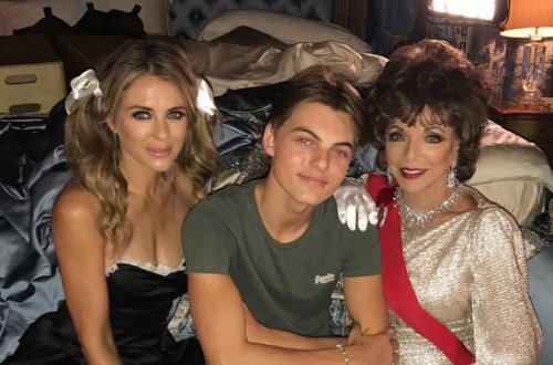 52 yaşlı aktrisadan oğlunu utandıracaq hərəkət - Dostlarının yanında 