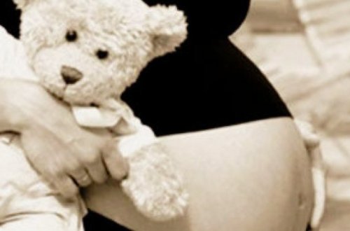 Azərbaycanda RƏZALƏT: Məktəbli qız qardaşından hamilə qaldı