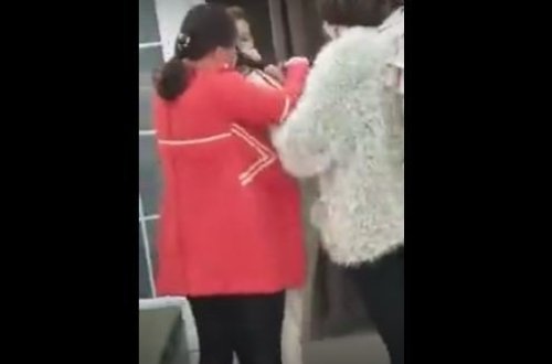 Ərinin sevgilisi döydü, soyundurdu və saçlarını kəsdi - VİDEO