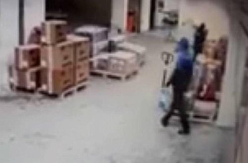 Aeroportda 1 milyon dollarlıq telefon oğurlandı - FOTO