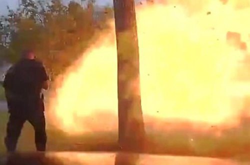 Maşın evə girdi, ev partladı - VİDEO