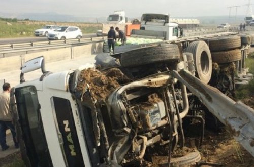 Azərbaycanda AĞIR QƏZA: Yük maşını aşdı - Hadisə yerindən FOTOLAR