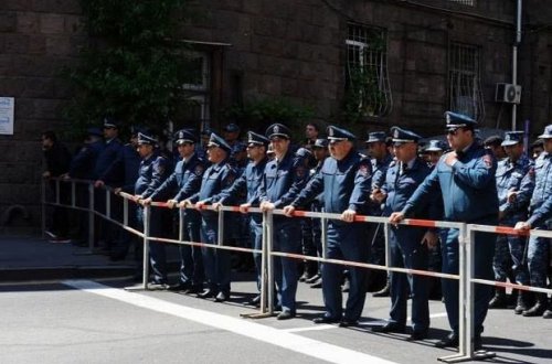 Ermənistanda kütləvi həbslər davam edir