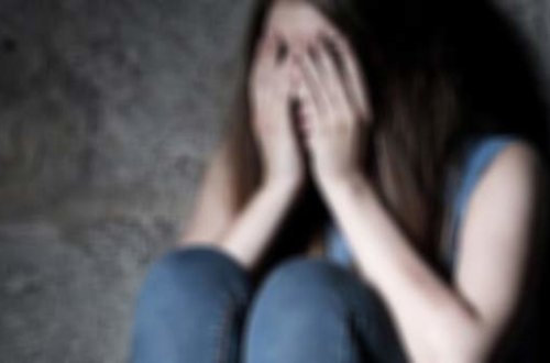 Müəllim tərəfindən zorlanan süpürgəçi YOXA ÇIXDI - ƏRİ ONU AXTARIR