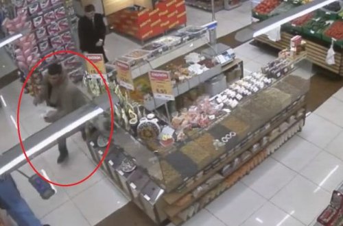 “RAHAT” marketdən oğurluq: Oğru cinayət başında yaxalandı - VİDEO