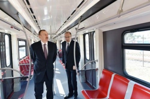 İlham Əliyev yeni metro qatarları ilə tanış olub