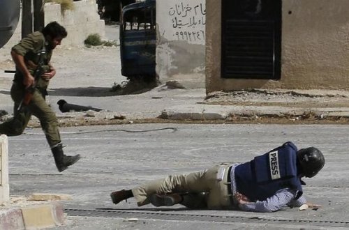 Suriyada Rusiya telekanalının müxbiri güllələnib