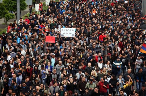 Etiraz dalğası Ermənistanın daha bir şəhərinə yol tapdı