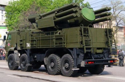 Tanklar və raket kompleksləri Moskvaya yeridildi