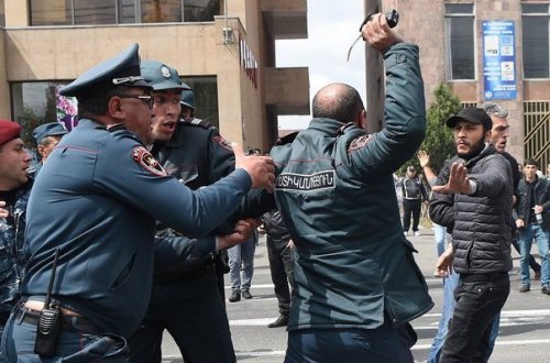 Yerevandakı toqquşmalarda güc tətbiq edilir – FOTO