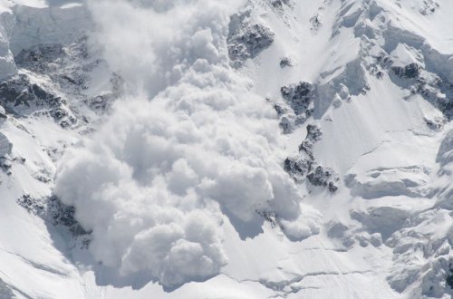 Daşkəsəndə qar uçqunu altında qalanlar xilas edilib