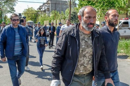 Paşinyan Qarabağ separatçılarının lideri ilə görüşdü