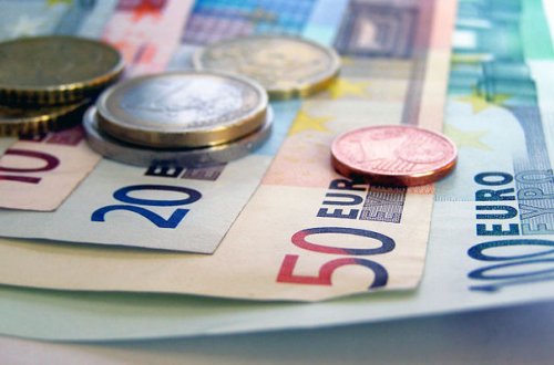 Avro və rubl ucuzlaşdı