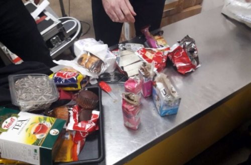 Gömrükçülər qaymaq və pendir qutularından narkotika tapdı (FOTOLAR)