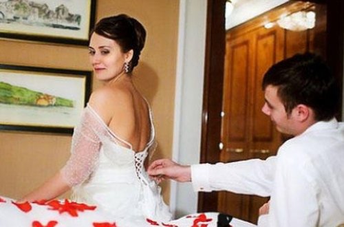 Bu şəhərdə evlənənlərin gərdək gecəsi qonaqların yanında olur - FOTO