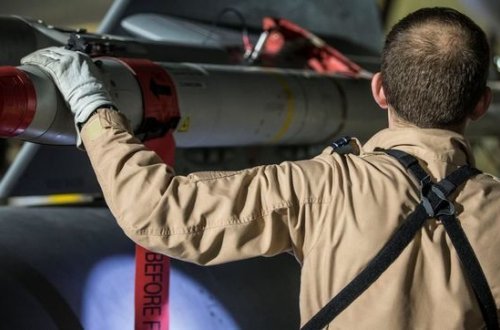 Səkkiz aylıq “məmur” BƏƏ hökumətini özündən çıxardı – VİDEO