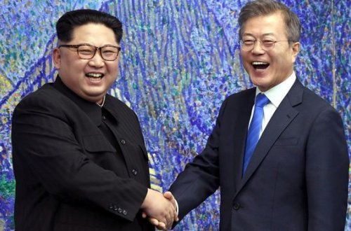 Çen In həmkarını yuxudan oyatmayacağına söz verdi - VİDEO