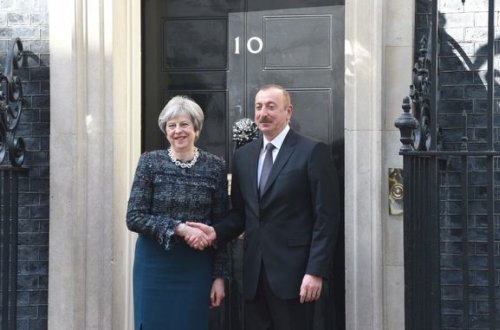 İlham Əliyev Britaniyanın baş naziri ilə görüşüb – FOTO + YENİLƏNİB
