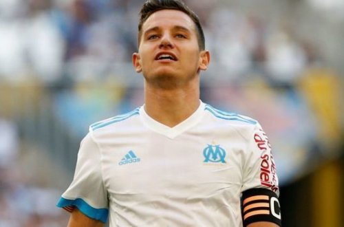 Fransalı futbolçu əli ilə qol vurdu – VİDEO