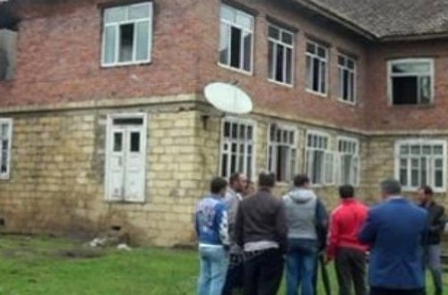 Məsciddə kişi ilə görüşdü, biabırçı videosunu əldə etdi və... - Azərbaycanda RÜSVAYÇILIQ