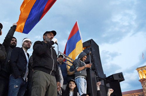 Paşinyan Ermənistan prezidenti ilə müzakirələr aparıb