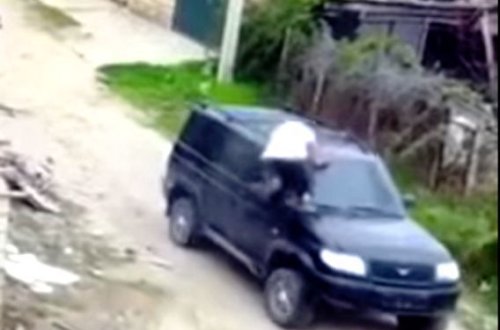 İŞİD terrorçusu əsgərə hücum etdi – VİDEO