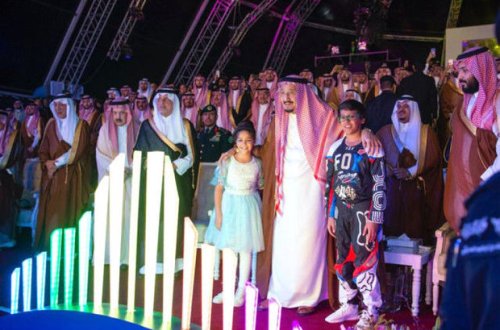 Səudiyyə kralı əyləncəyə xərclənən pulu ölkədə saxlamağa qərar verdi