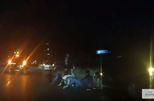 Bakıda qoçular yolun ortasında adam döyür - REAL VİDEO