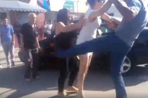 SON DƏQİQƏ: Ər arvadını küçədə döydü - Bakıda