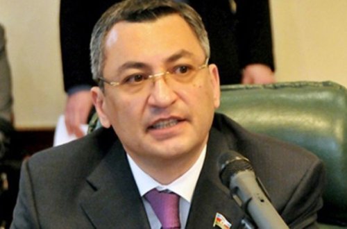 Yeni sədr mətbuat xidmətini işdən azad etdi