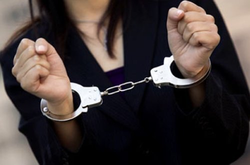 Bakıda ev sahibinin qızı mənzildən oğurluq etdi - 12 min manat