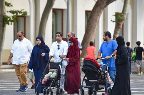 Deputat ərəb turistləri “tör-töküntü” adlandırdı