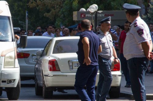 Yerevanda atışma: Polislər yaralandı
