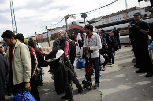 Almaniya miqrasiya qaydalarını sərtləşdirir