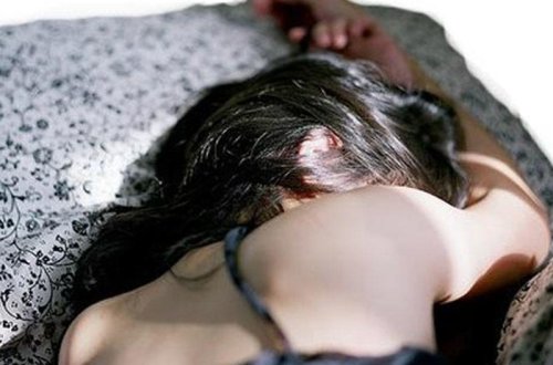 Dəhşət - 8 nəfərin zorladığı qız uşağı özünü asdı