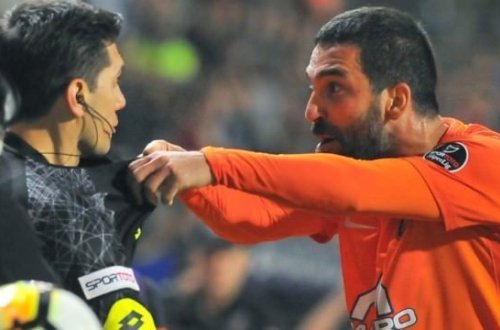 Arda Turan hakimə hücum etdi – FOTO + VİDEO