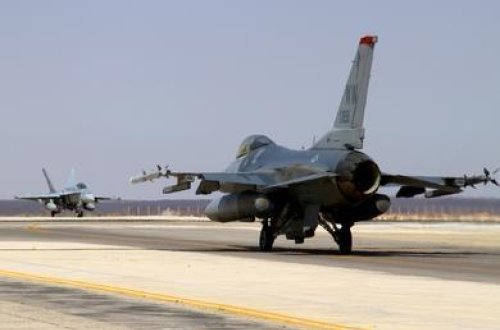 İraq HHQ İŞİD-in Suriyadakı komandanlığını bombaladı