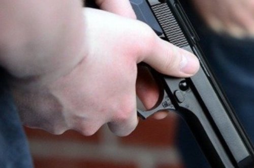 Bulvarda silahlı hücum – Anasına təcavüz etdiyi üçün … - FOTO